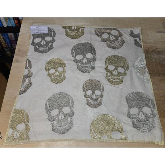 NWT 2 metallic skull Pillowcases 19x19 SAATVIK - Picture 1 of 4